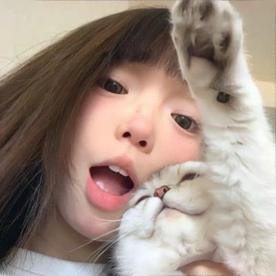 戴流苏耳环的少女